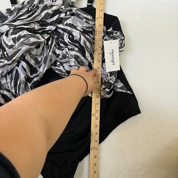 NWT Swimsuits For All One Piece Gray Black Graphic Criss Cross High Neck sz 32 - Picture 8 of 16
